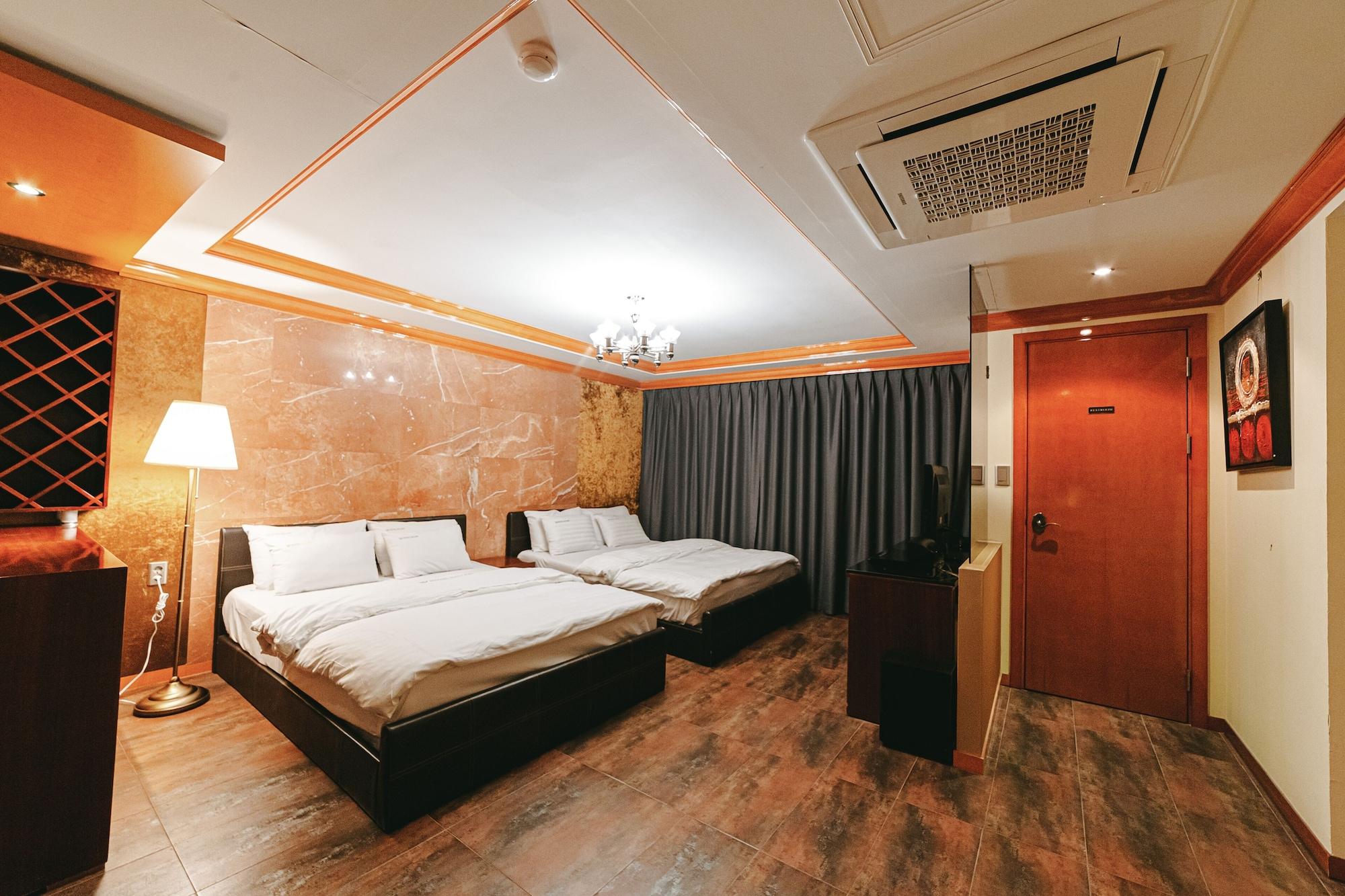 Gallery Tourist Hotel Tongyeong Dış mekan fotoğraf