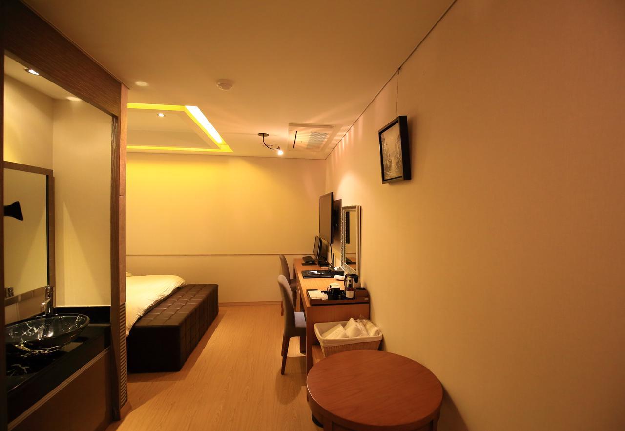 Gallery Tourist Hotel Tongyeong Dış mekan fotoğraf